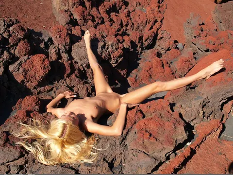 Woman Undresses Outdoors and Spreads Her Pussy – photo 15 of 21