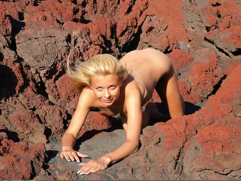 Woman Undresses Outdoors and Spreads Her Pussy – photo 20 of 21