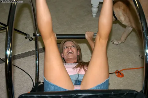 Kelly Madison: Busty Blonde MILF Has Group Sex Outdoors in a Tight Top – photo 4 of 16