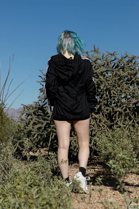 Vonnie Bean: Thick Amateur in Uniform and Glasses Flaunts Her Big Ass Outdoors – photo 5 of 12