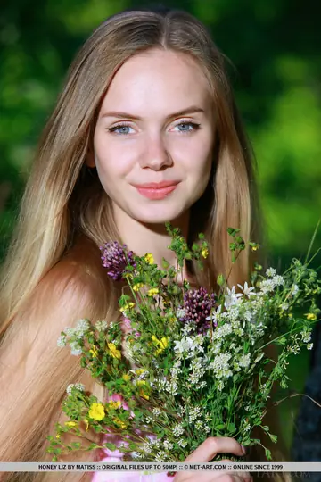 Honey Liz – Slim European Blonde Poses Nude Outdoors