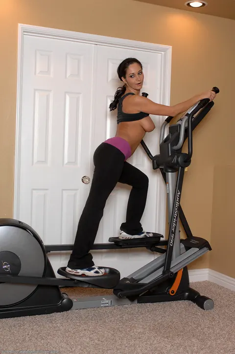 Ava Addams: Thick French MILF Strips and Spreads Her Big Ass at the Gym – photo 3 of 20