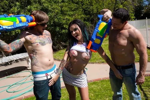 Brittany Lynn: Tattooed Brunette Takes Double Penetration and Facials Outdoors in a Skirt – photo 5 of 15