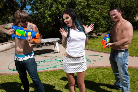 Brittany Lynn: Tattooed Brunette Takes Double Penetration and Facials Outdoors in a Skirt – photo 3 of 15