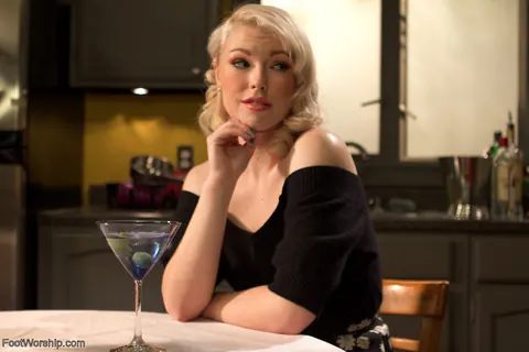 Ella Nova: Blonde in Socks Spreads While Bound on the Table – photo 1 of 17