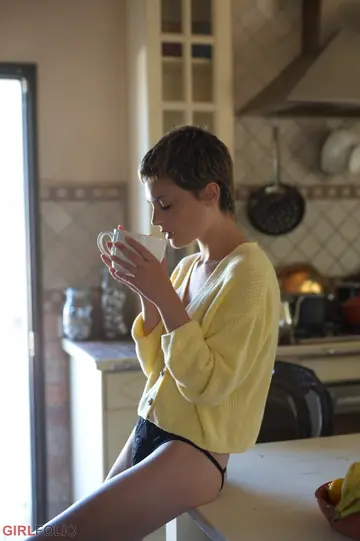Caterina Foxy – Skinny Short-Haired Brunette Strips Out of Her Lingerie in the Kitchen