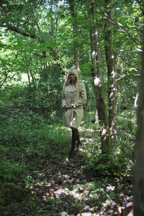 Hayley Marie Coppin: Busty British MILF Strips Out of Her Lingerie in the Forest – photo 4 of 12