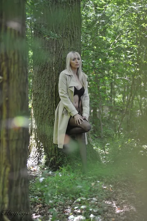 Hayley Marie Coppin: Busty British MILF Strips Out of Her Lingerie in the Forest – photo 7 of 12