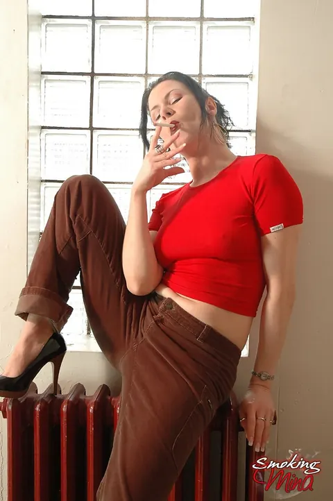 Brunette MILF Smokes and Fingers Her Pussy in Heels – photo 2 of 16