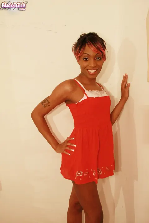 Ebony Trans Woman Strips Nude, Reveals Cock and Poses for Camera – photo 2 of 16