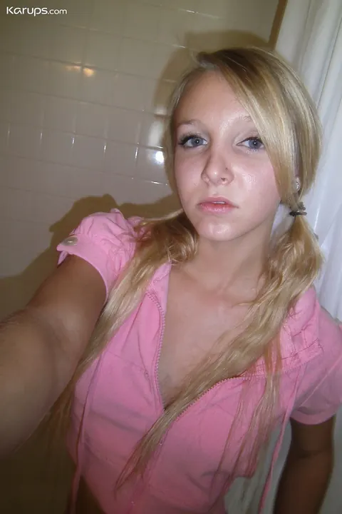 Blonde with Big Tits Spreads Her Shaved Pussy in a Selfie – photo 1 of 20