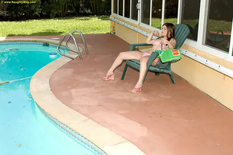 Laylah Diamond: Redhead PAWG Oils Up Big Natural Tits and Ass in a Bikini by the Pool – photo 1 of 16