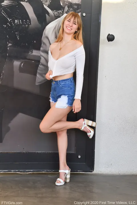 Busty Blonde Flashes Her Natural Tits Outdoors in Heels – photo 15 of 20