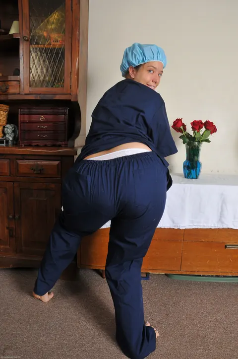 Thick Short-Haired Amateur Spreads Her Hairy Pussy in Uniform – photo 1 of 21