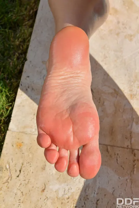 Alecia Fox: Slim Russian Blonde Fingers and Fucks a Dildo Poolside – photo 20 of 20