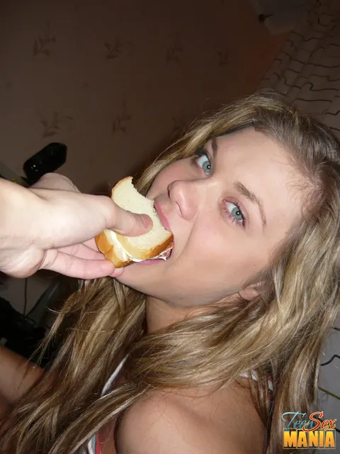 Kathleen Pitts: Amateur Blonde with Natural Tits Takes a Facial – photo 12 of 20