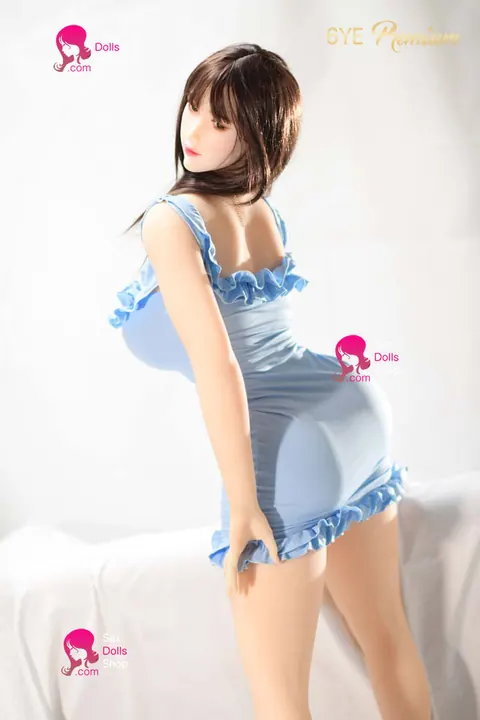 Thick Asian Woman Shows Off Her Big Ass and Tits – photo 4 of 21