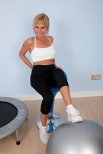 Petite British MILF Strips Out of Her Yoga Pants and Spreads Her Pussy