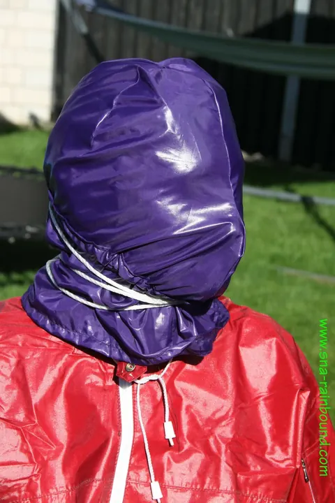 Amateur in Latex Bound to a Chair Outdoors – photo 13 of 16
