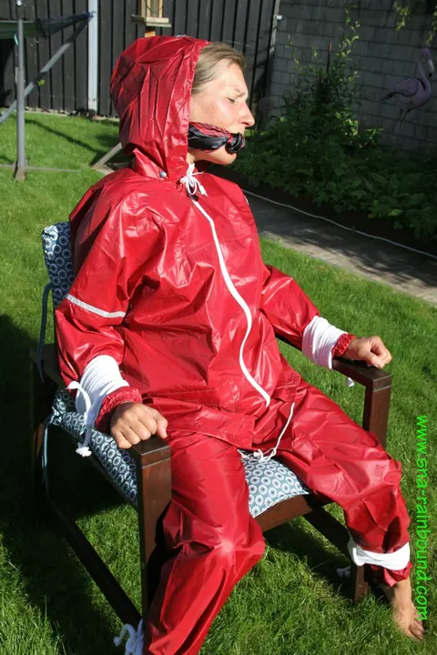 Amateur in Latex Bound to a Chair Outdoors – photo 11 of 16