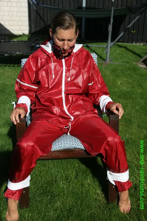 Amateur in Latex Bound to a Chair Outdoors – photo 6 of 16
