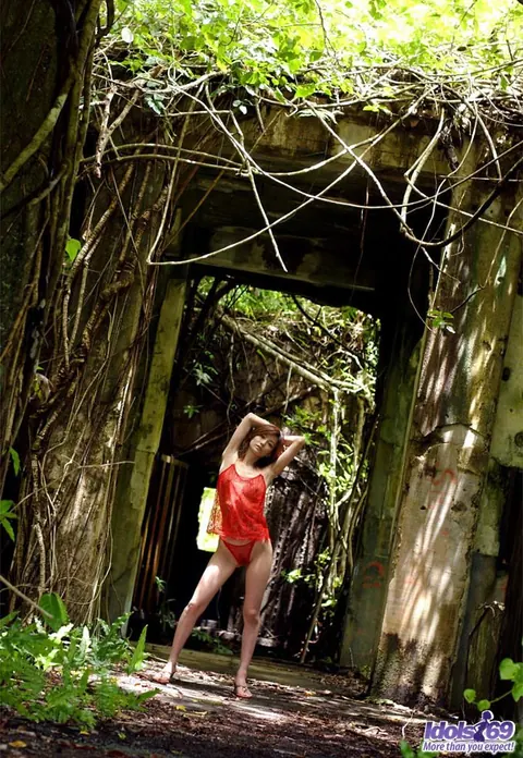 Slim Japanese Redhead Reveals Her Tits and Ass in the Jungle – photo 4 of 16