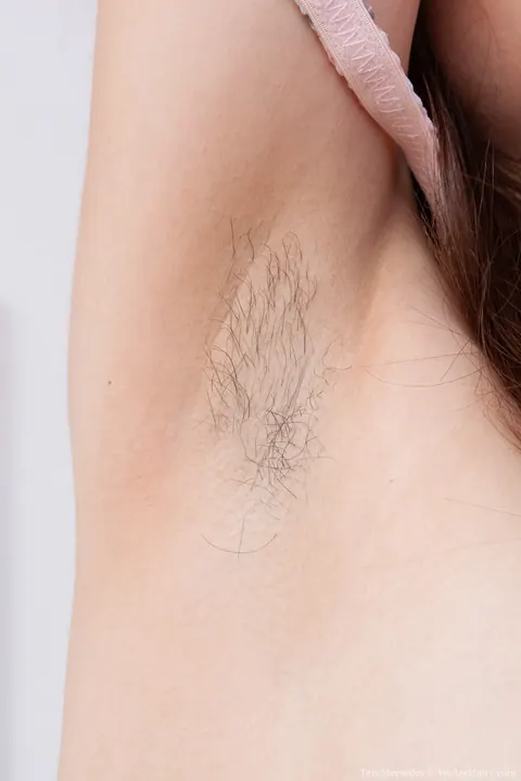 Tais Mersedes: Hairy Brunette Undresses and Spreads Her Furry Pussy – photo 6 of 21