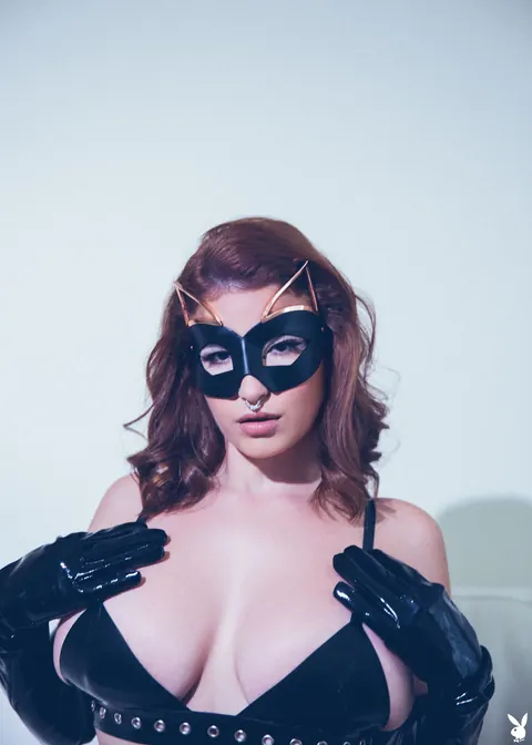 LaSirena69: Busty Latina in Glasses Spreads Her Legs and Flaunts Her Tits – photo 7 of 20