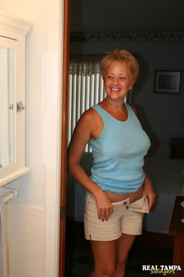 Tracy Lick – Tall Blonde MILF Gives a Soapy Handjob and Gets Cunnilingus in the Bathroom