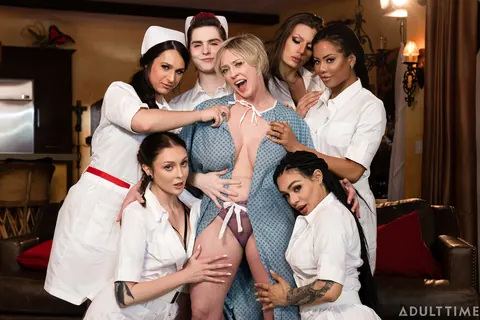 Trans Women Undress and Pose Nude for Photos – photo 5 of 20