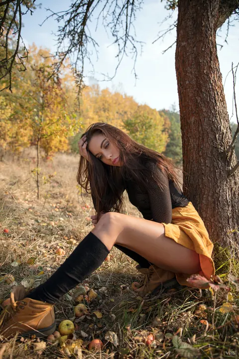 Sabrisse: Skinny Brunette Spreads Her Trimmed Pussy Outdoors – photo 1 of 20