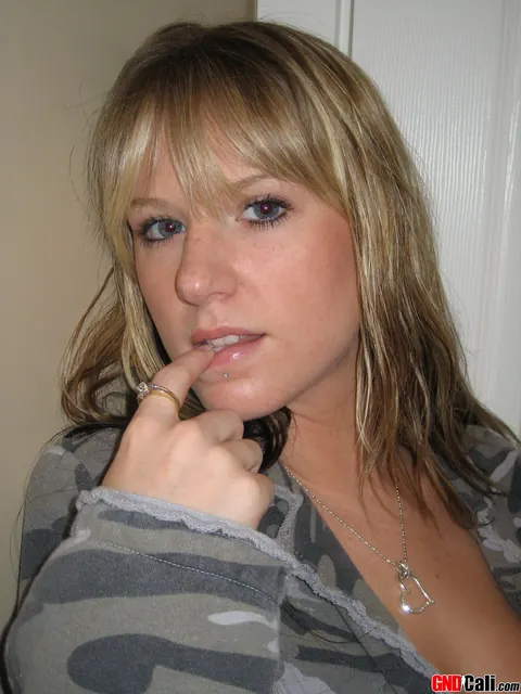 Blonde PAWG Pulls Pants Down and Spreads Her Shaved Pussy – photo 2 of 12