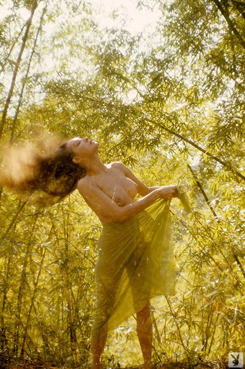 Julie Newmar: Tall Brunette MILF Poses Nude in Pantyhose Outdoors – photo 4 of 10