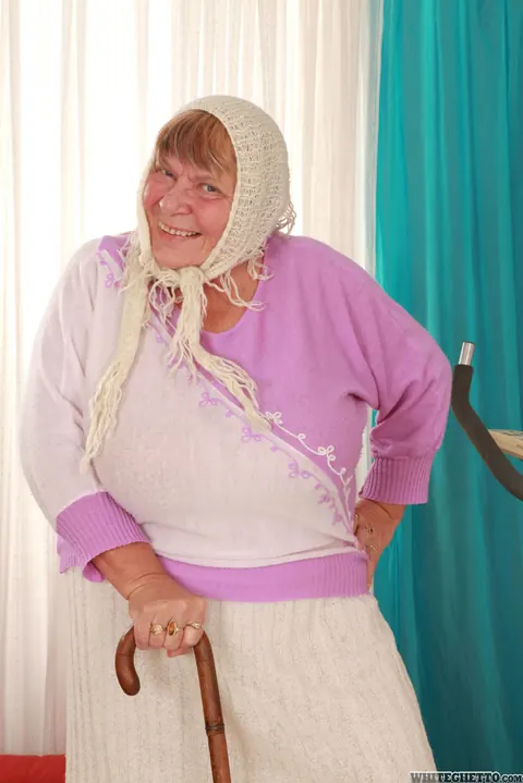 Busty Mature Woman Sheds Her Sweater to Reveal Bra – photo 7 of 15