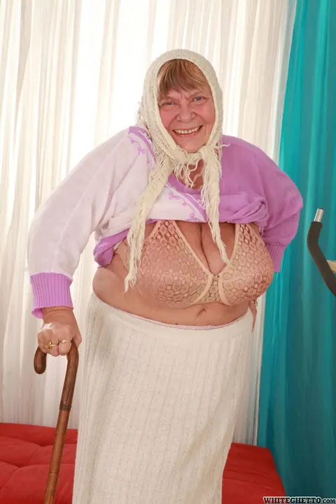 Busty Mature Woman Sheds Her Sweater to Reveal Bra – photo 12 of 15