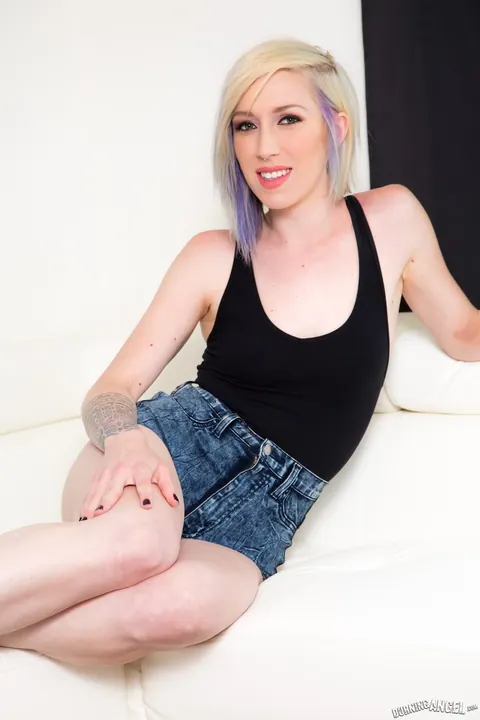 Maia Davis: Tall Pale Blonde Strips and Spreads Her Ass – photo 2 of 17