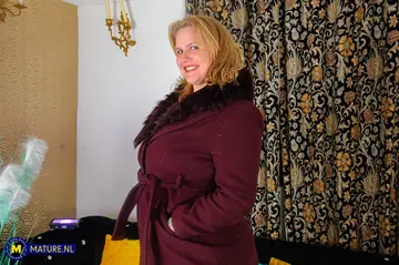Katie Kay Lane – Redhead MILF Uses a Dildo in Stockings