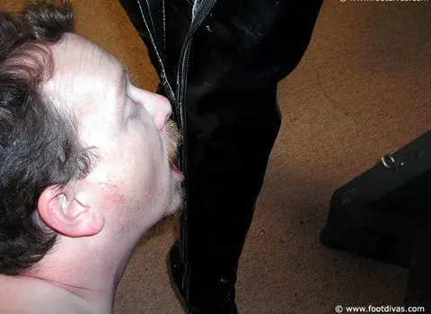 Woman in Latex and Boots Dominates Boot Worshipper – photo 3 of 15