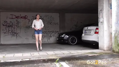 Antonia Sainz: Czech Brunette Drops Her Shorts and Pisses Outdoors – photo 1 of 15