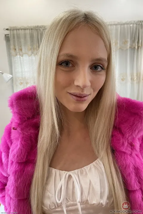 Kate Bloom: Petite Blonde Spreads Her Shaved Pussy and Shows Her Feet – photo 1 of 20