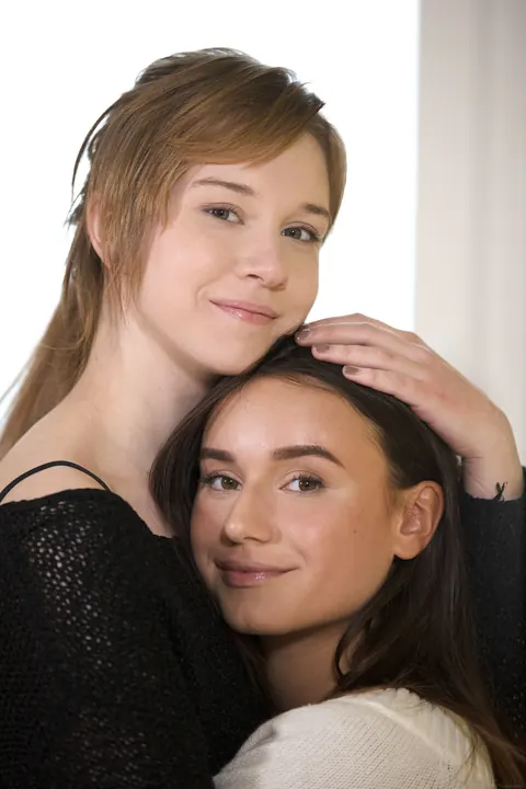 Alice Klay & Lana Roy: Petite Russian Brunettes Lick and Finger Each Other – photo 1 of 20