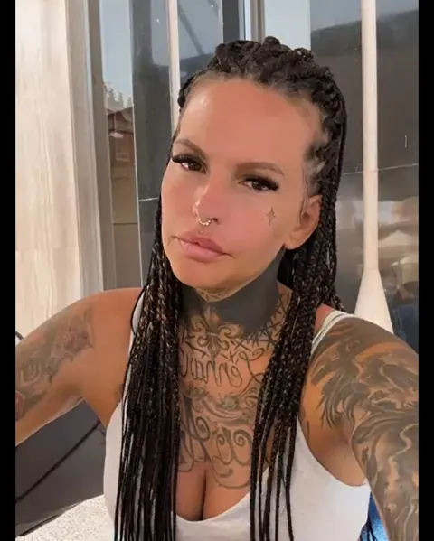 Slim Tattooed Woman Takes Nude Selfies Showing Her Ink – photo 13 of 13