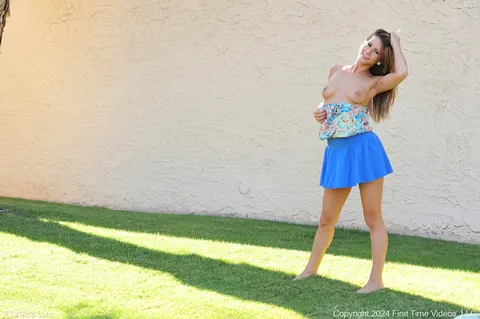 Tattooed Woman Lifts Her Skirt and Spreads Outdoors – photo 2 of 15