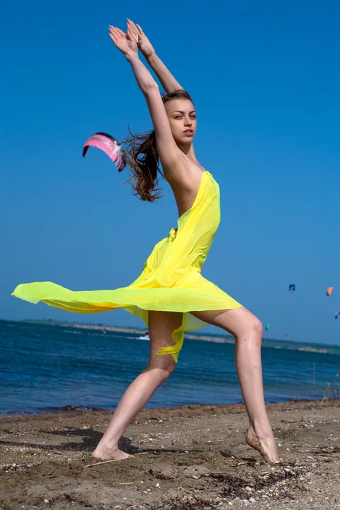 Sofy B: Petite Brunette Pulls Panties Aside and Spreads on the Beach – photo 7 of 21