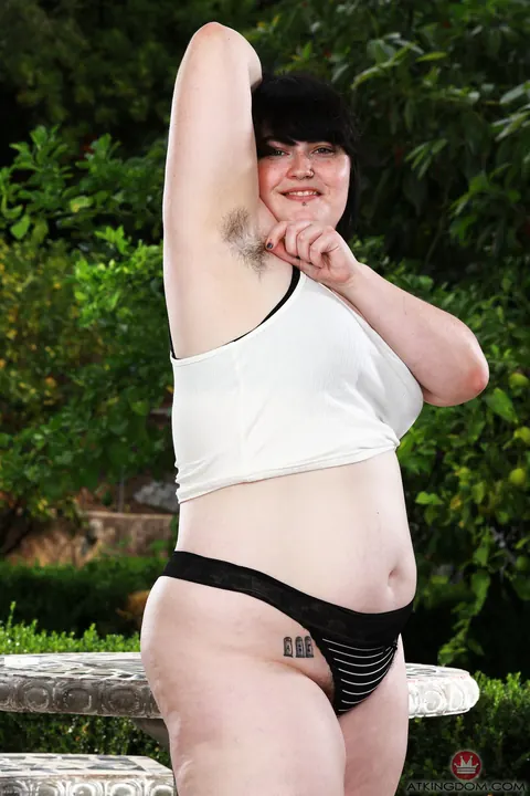 Cece Lachey: Curvy Pale Brunette Strips Outdoors and Spreads Her Hairy Pussy – photo 5 of 21