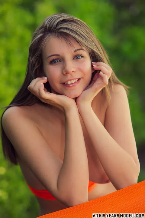 Zoey Lee: Brunette Frees Her Perky Tits While Posing Outdoors in Shorts – photo 8 of 15