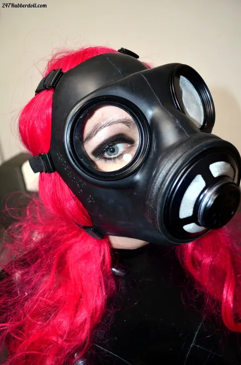 RubberDoll: Brunette with Big Enhanced Tits Poses in Latex and Heels – photo 12 of 15