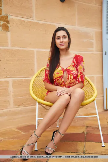 Angelina Socho – Tall European Brunette Spreads Her Legs in Heels