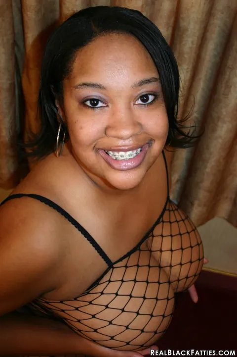 Ebony BBW in Latex Takes Cum in Mouth – photo 6 of 16