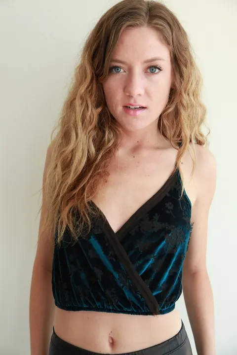 Alison Faye: Petite Curly Blonde Strips Off Her Top and Poses Nude – photo 5 of 16